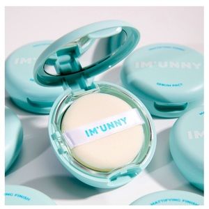 IM’UNNY Mattifying Blur finishing powder compact